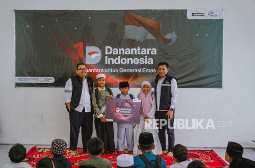 ASDP Distributes 2,000 School Supply Packages in Lampung as Part of One-Year Danantara Programme