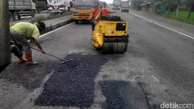Condition of Indonesia's 47,600 Km Non-Toll Road Network Ahead of Eid Holiday Travel