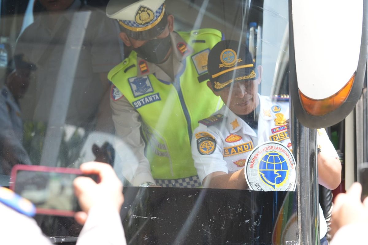 Officials discover unroadworthy AKAP bus at Tanjung Priok Terminal