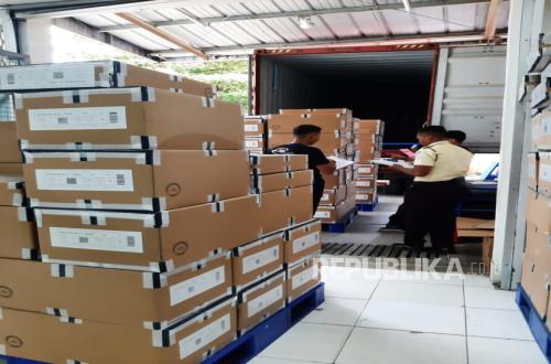 Productive Ramadan: PT Ameya Livingstyle Indonesia Exports 695 Cartons of Clothing to Germany