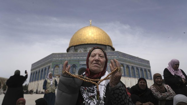 Eight Muslim Nations Strongly Condemn Israel's Closure of Al-Aqsa Mosque, Including Indonesia