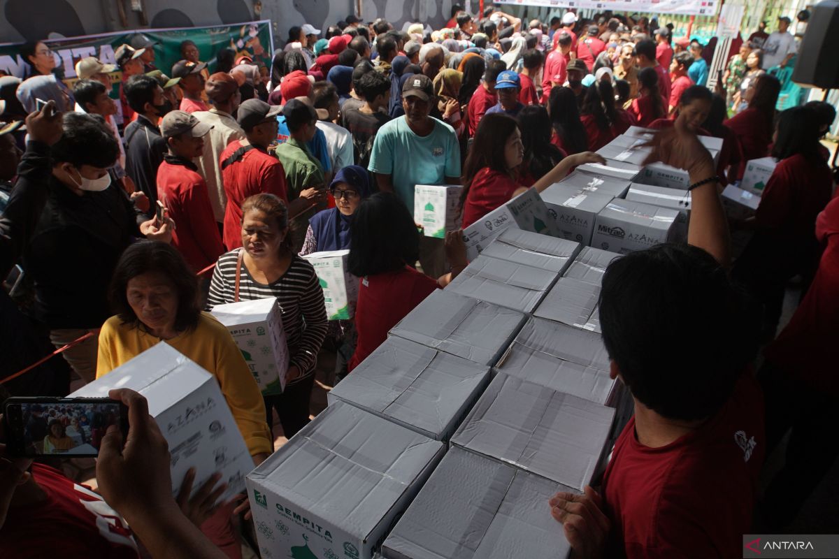 Church distributes 2,200 Eid parcels to underprivileged families in Tulungagung