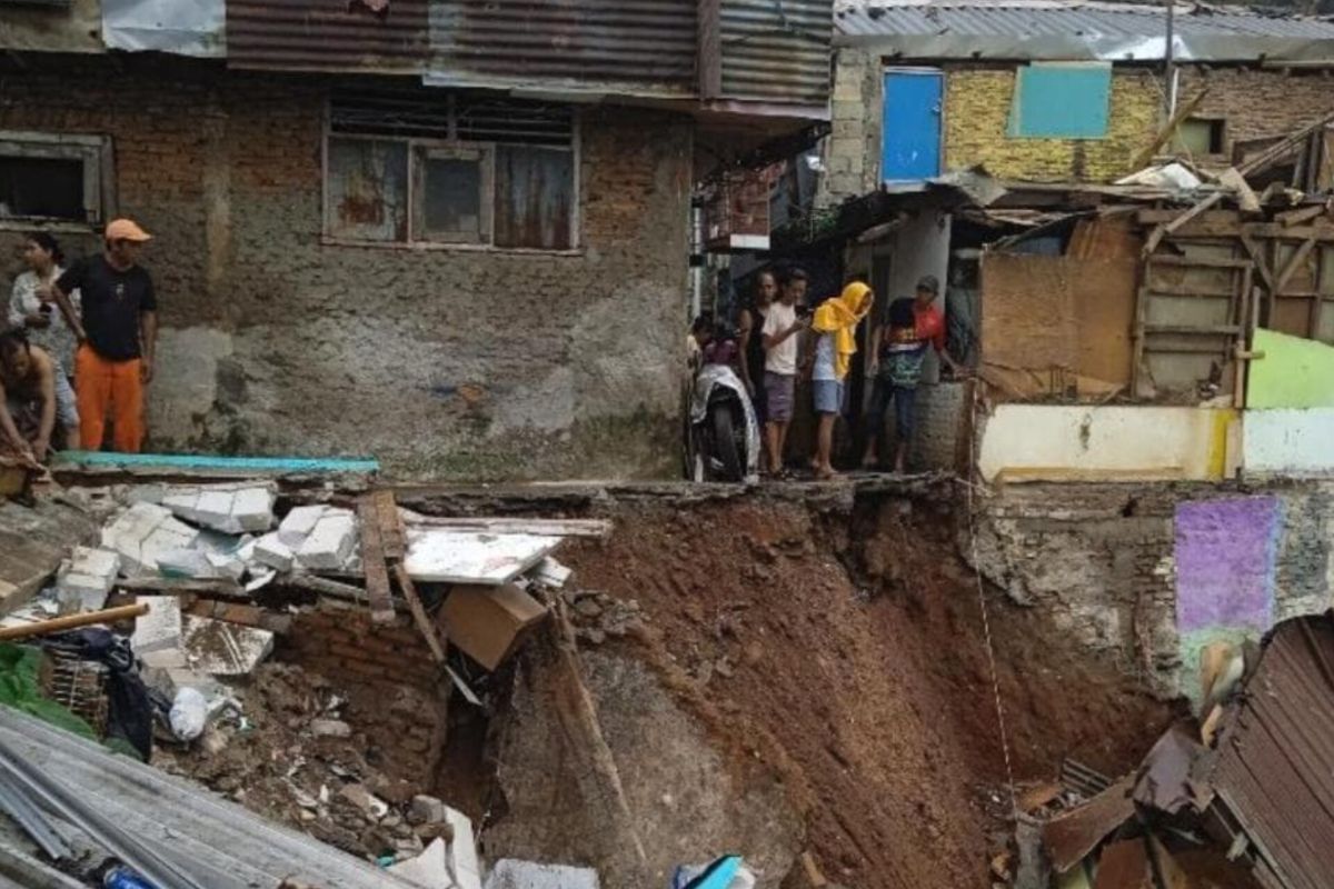 Tebet residents support Ciliwung Canal normalisation