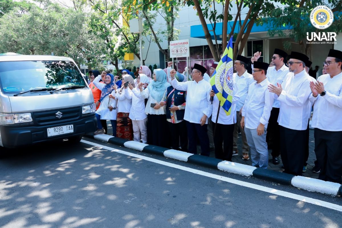 Airlangga University distributes 10,000 Ramadhan aid packages in East Java
