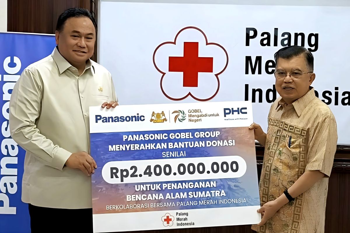 PMI receives Rp2.4 billion from Panasonic Gobel for Sumatera rehabilitation