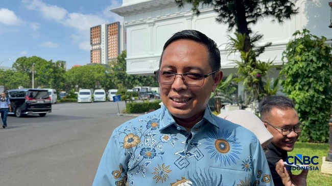 Hasan Nasbi Called to Palace by Prabowo