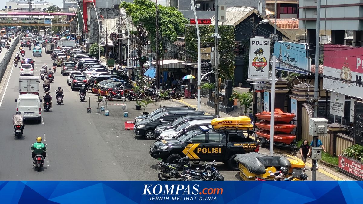East Jakarta Transport Agency Urges Residents Not to Park Vehicles in Front of Police Station
