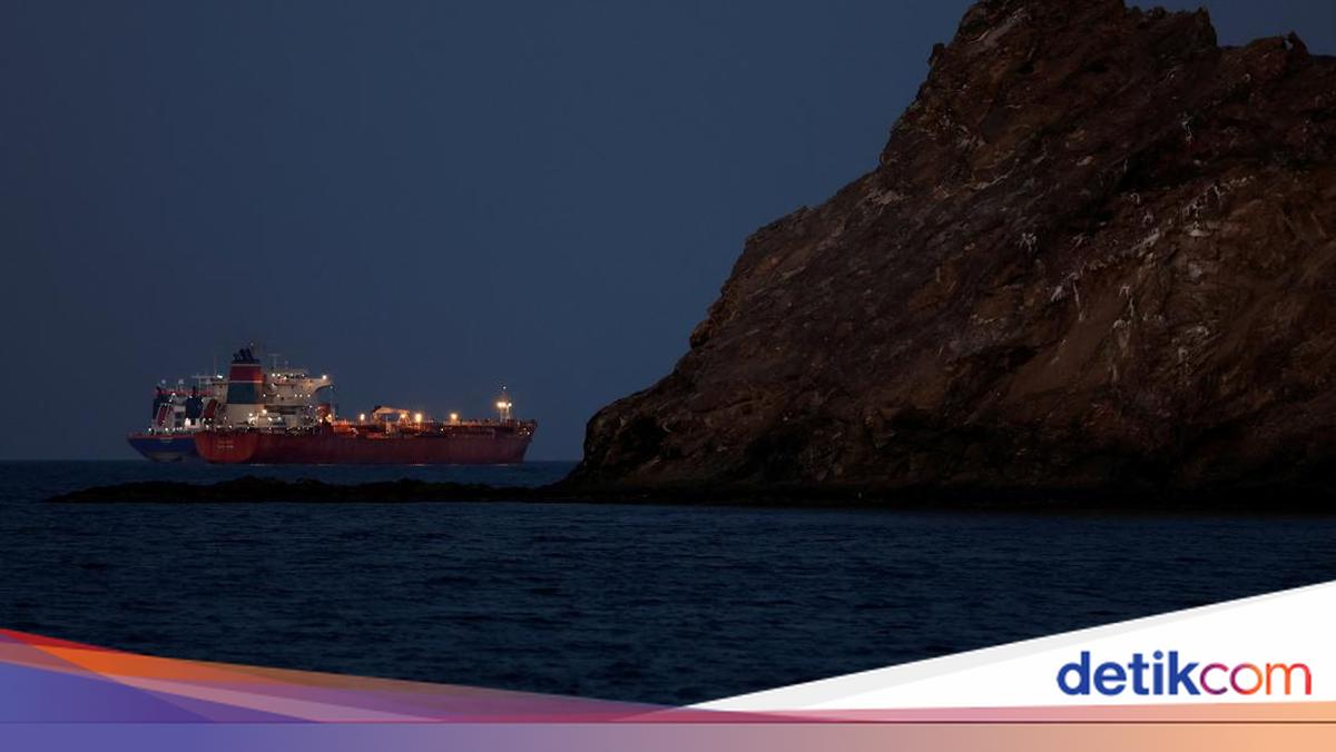 Fatal Attack Near Iraq: Two Oil Tankers Engulfed in Flames