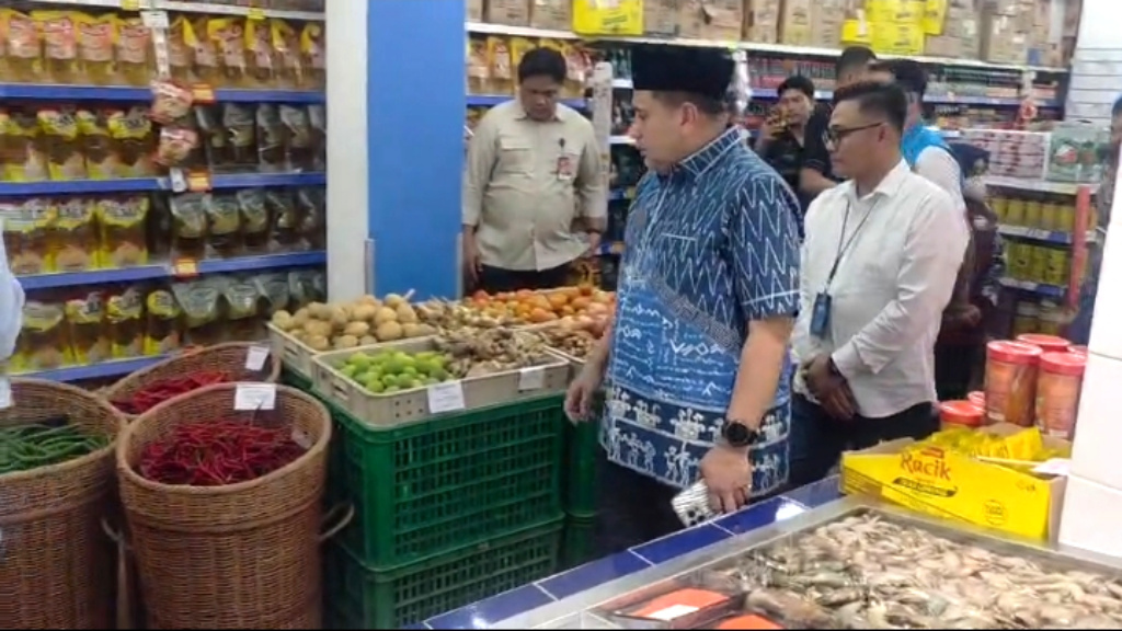Makassar Mayor Conducts Market Inspections, Finds Chilli Prices Soaring Ahead of Idul Fitri