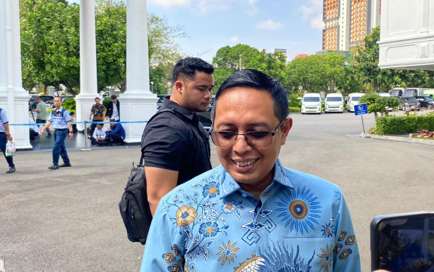 President Prabowo Summons Hasan Nasbi to Palace, Signal of Cabinet Return?