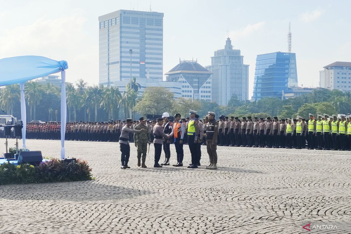 TNI-Polri Ensure Readiness for Operation Ketupat 2026 Through Military Parade