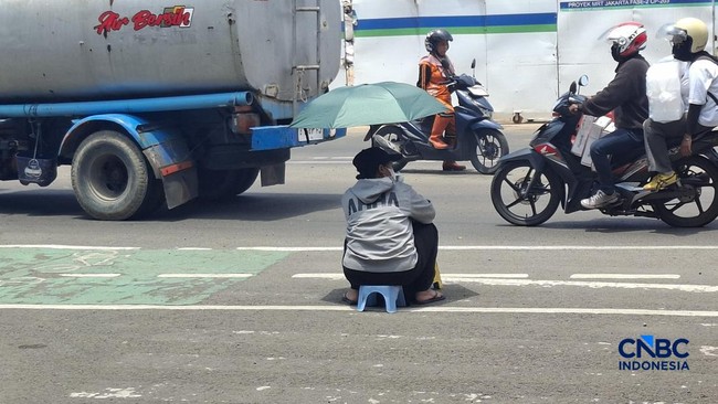 Surge in Street Money Exchange Businesses Ahead of Eid, Operators Rake in Substantial Profits