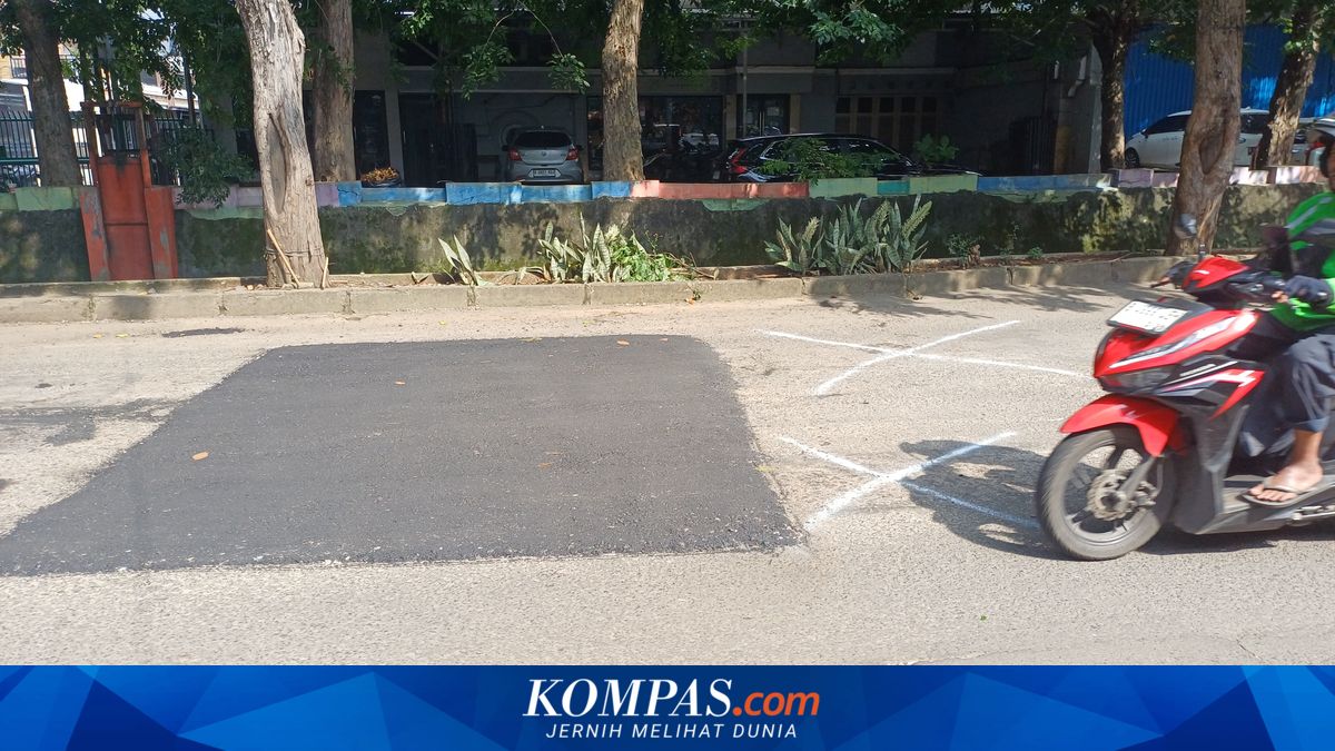 Gading Indah Road Potholes Claim Victim — Not a Provincial Asset