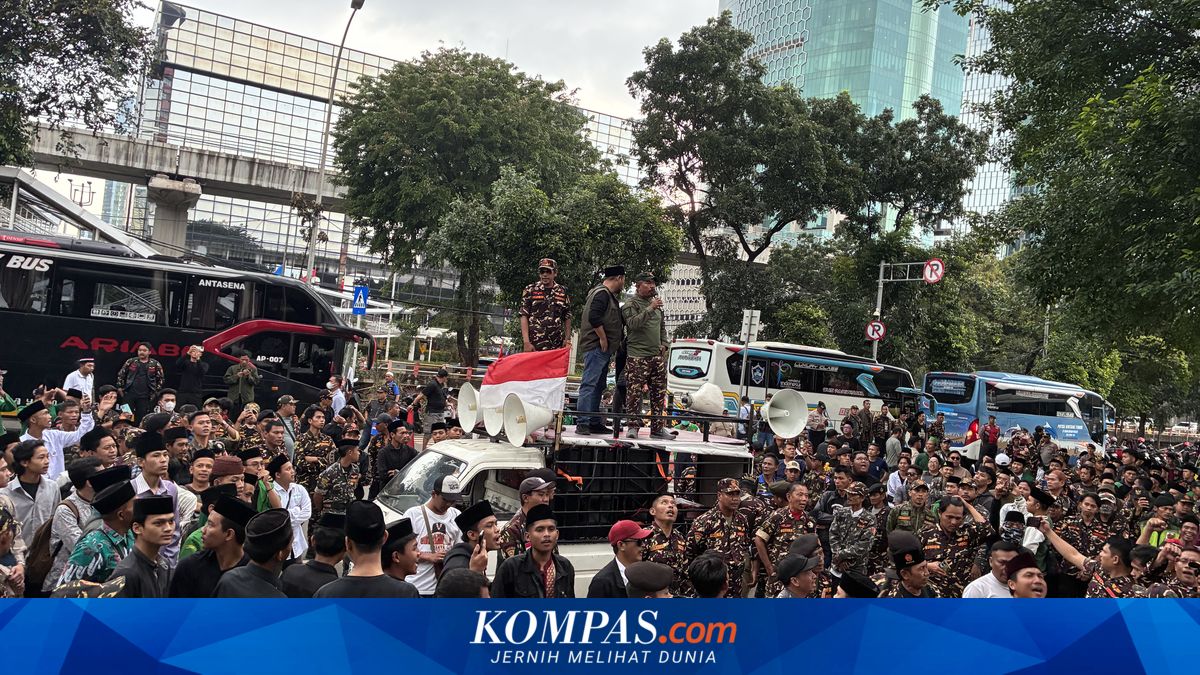 Yaqut Questioned as Banser Crowds Gather at KPK Building