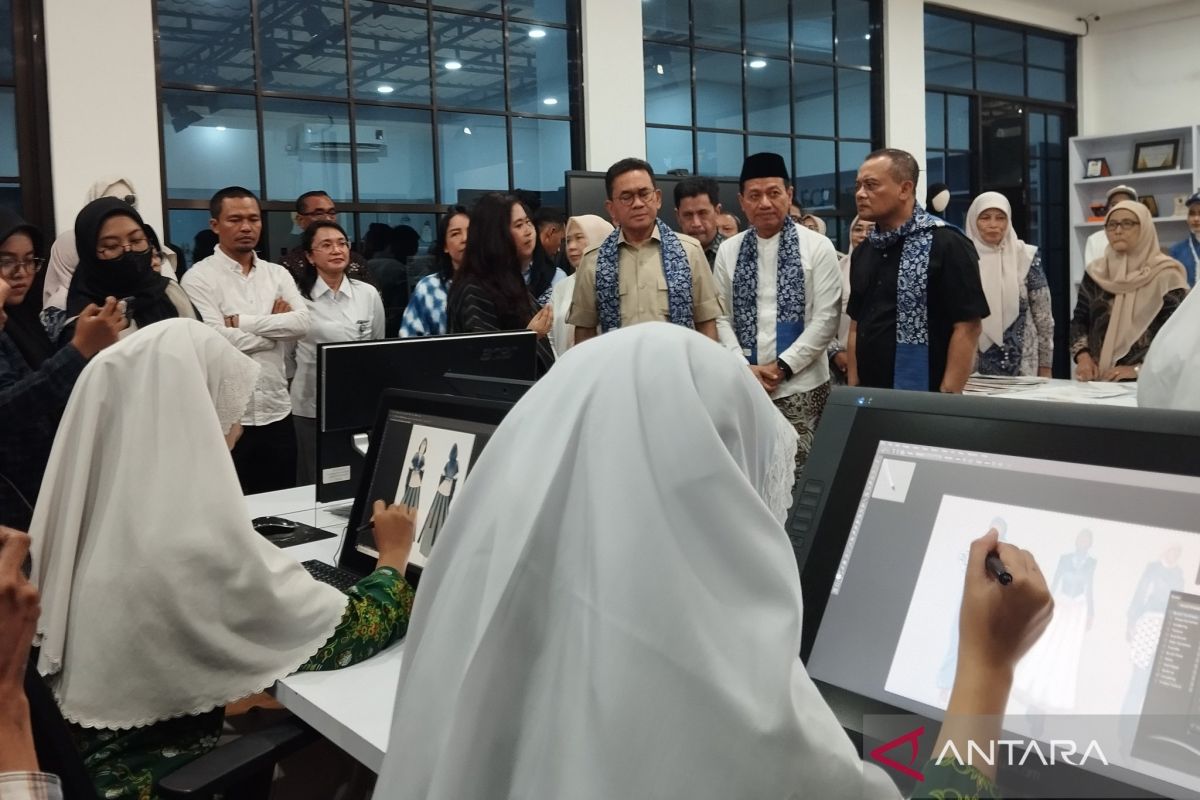 Trade Minister Urges Young Kudus Designers to Build Their Own Brands and Expand Market Reach