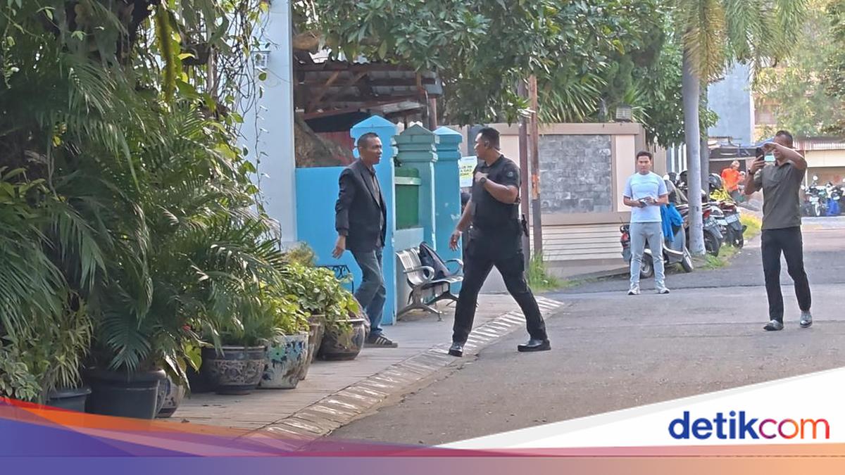 Rismon Sianipar Meets Jokowi in Solo Following Restorative Justice Application