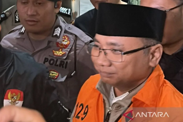 Corruption and Graft Commission Detains Former Religious Affairs Minister Yaqut