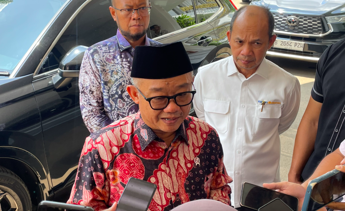 AI Feared to Encourage Student Laziness; Education Minister Promotes Handwriting Practice in Schools