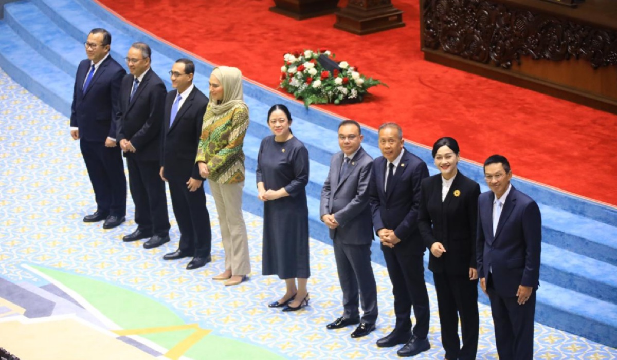 Parliament Appoints Five New Members to OJK Financial Services Board, Friderica Widyasari Becomes Chair