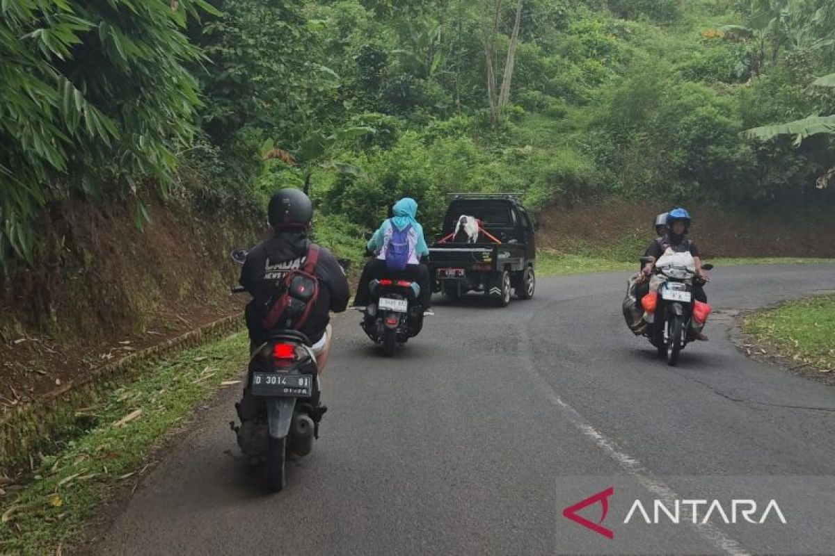 Bandung regency administration urges travellers to avoid Cijapati route during Eid exodus