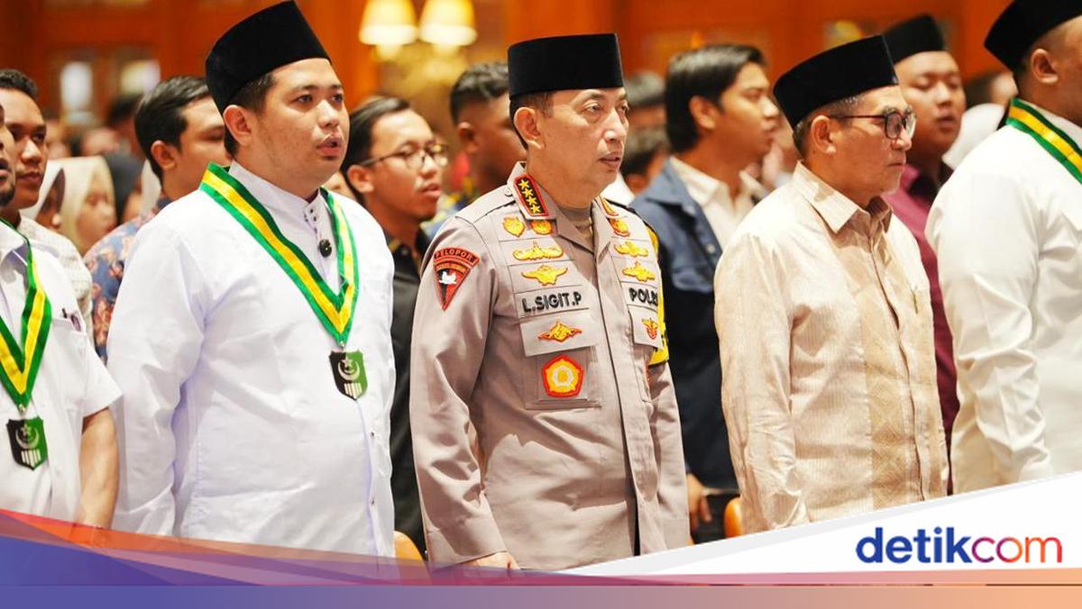 National Police Chief Attends Joint Iftar with Indonesian Muslim Students Federation, Provides Support to Orphans