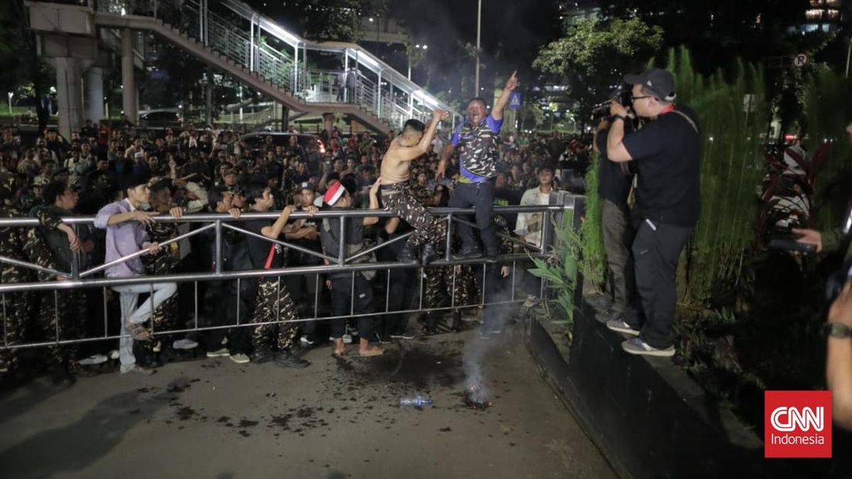 Banser Disperses from Anti-Corruption Commission Following Request by PBNU Chairman