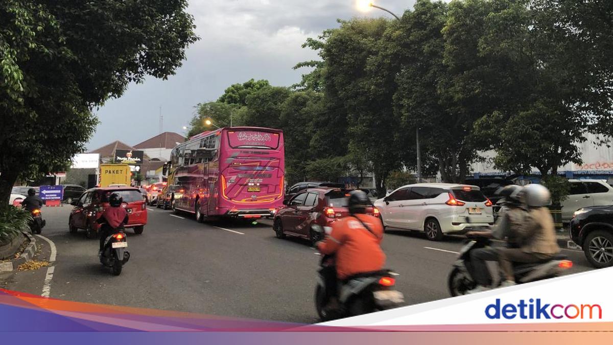 Tour Buses Banned from Kilometre Zero and Senopati Car Park in Yogyakarta from Saturday