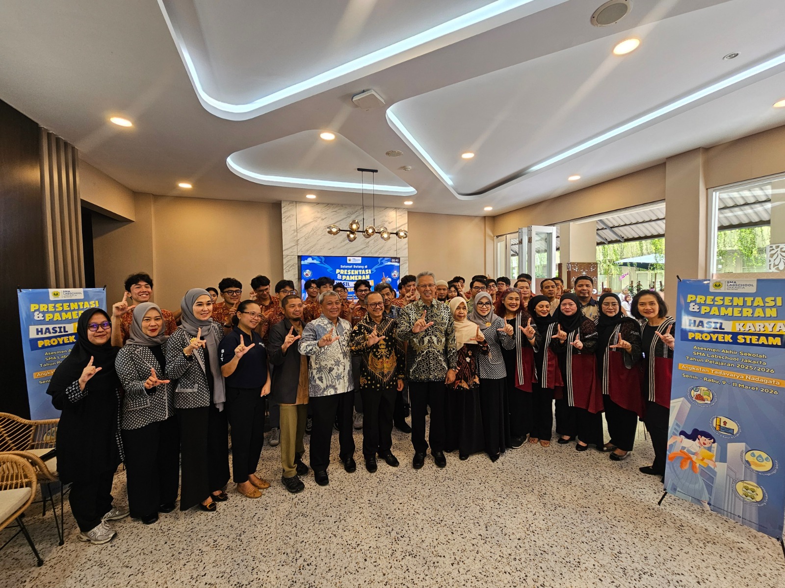 Innovative STEAM Project Serves as Final School Assessment at SMA Labschool Jakarta