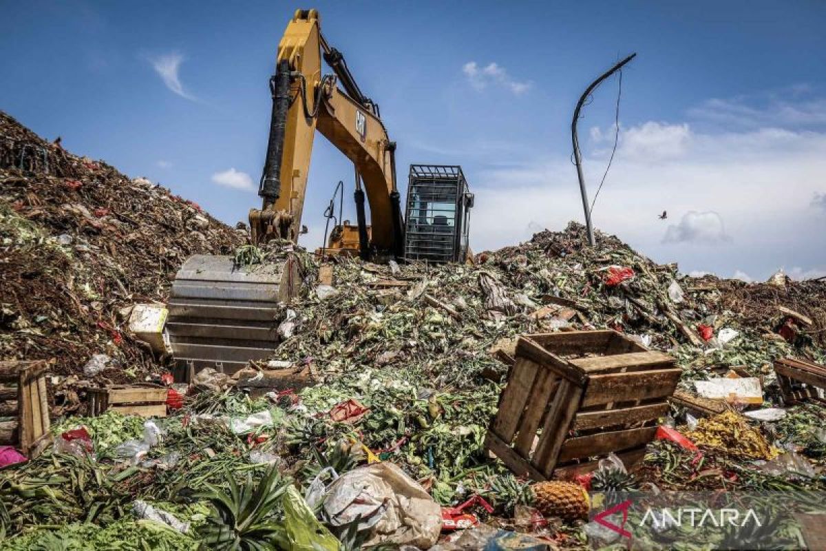 Jakarta residents ready to sort waste provided facilities are available