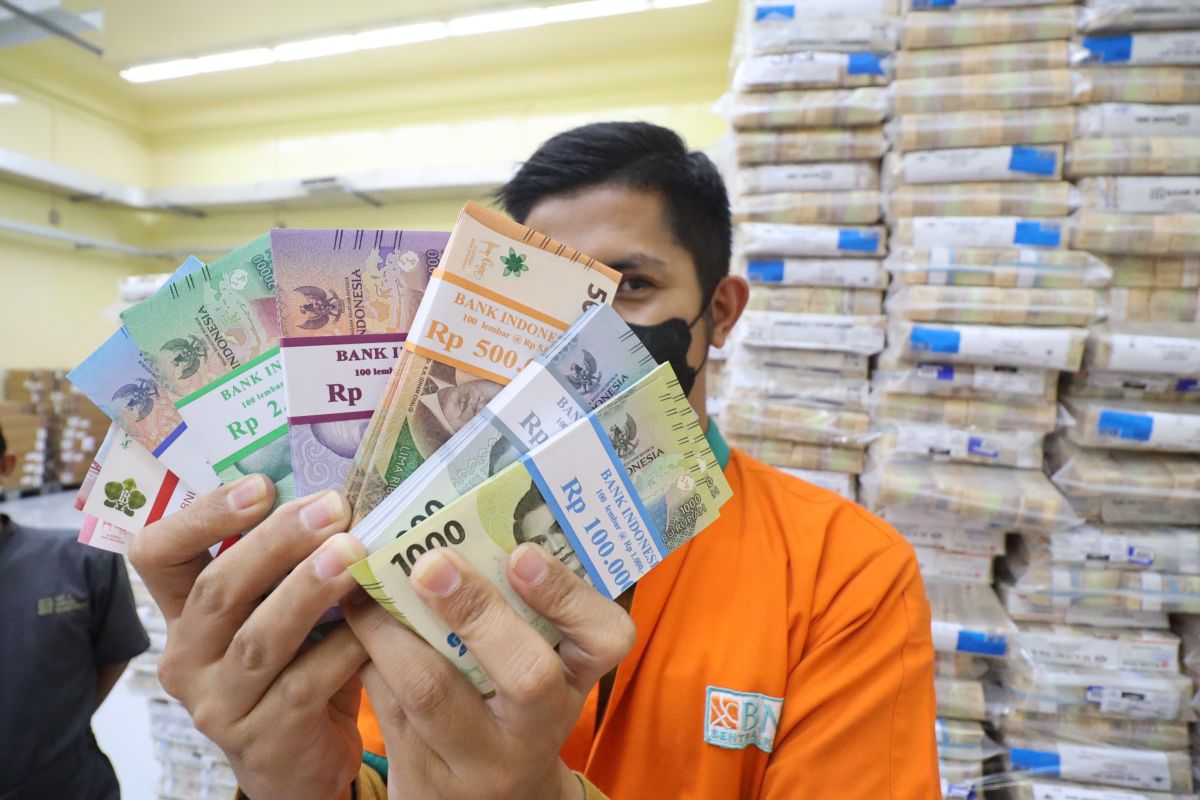 Bank Indonesia Provides New Currency Exchange Service at Two Stations in Semarang