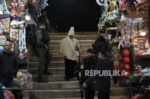 Indonesia and Seven Nations Condemn Israel's Closure of Al-Aqsa Mosque During Ramadhan