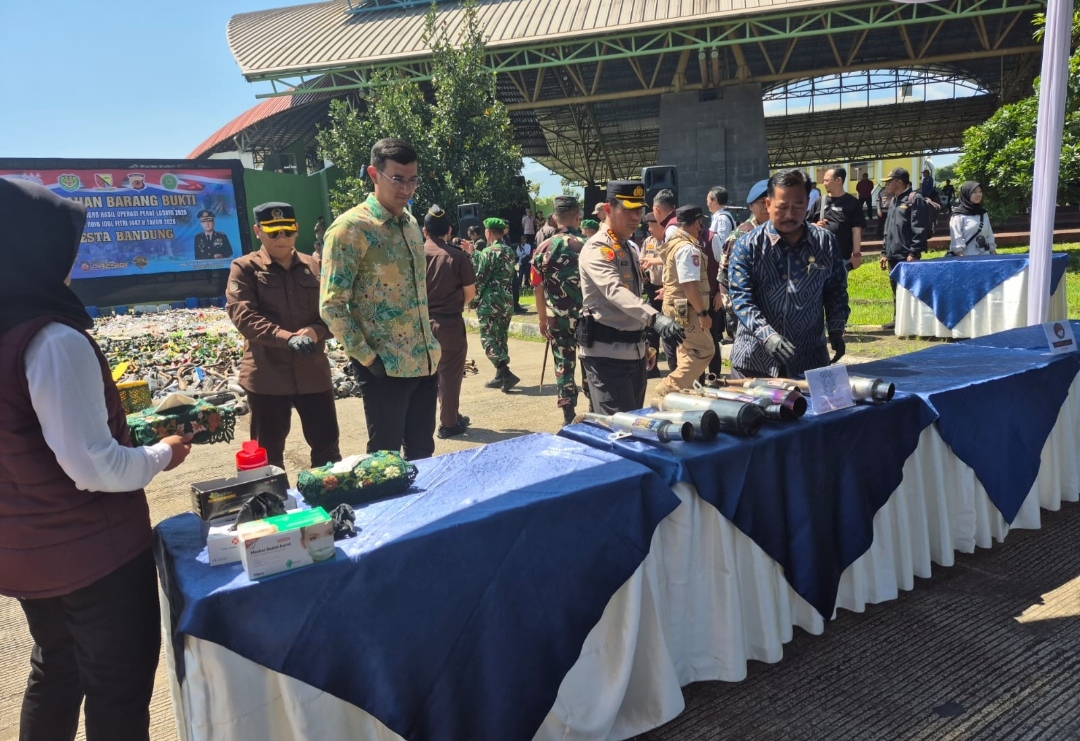 Police Destroy Illegal Alcohol and Defective Exhausts Ahead of Lebaran in Bandung Regency