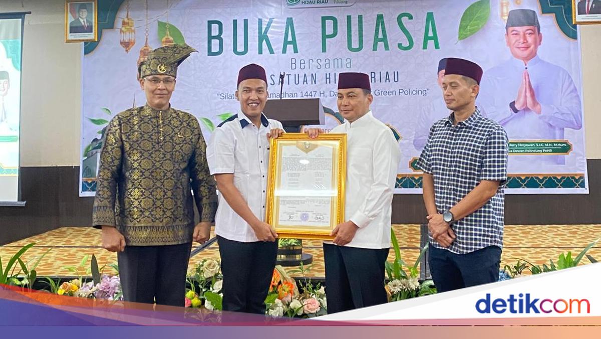 Environmental Guardian Symbol: Riau Regional Police Chief Receives Ecosystem Day Statement from PeHR