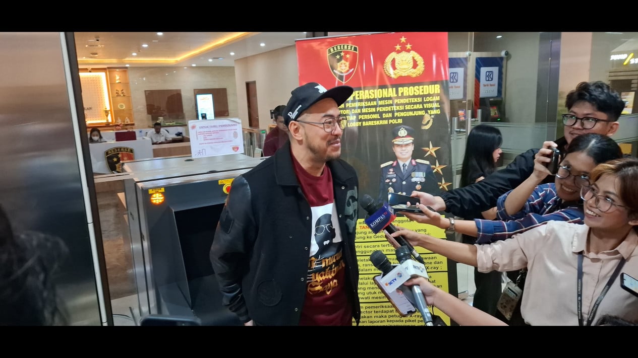 Comedian Pandji Pragiwaksono Remains Silent on "Mens Rea" Material Writer as Police Reveal Examination Facts