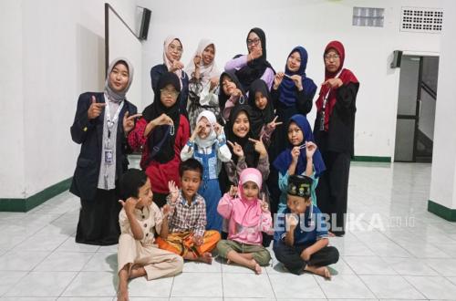 Community Service Students Transform Quiet Al-Quran Education Centre at Baiturrahman Mosque with Craft Activities and Film Screenings