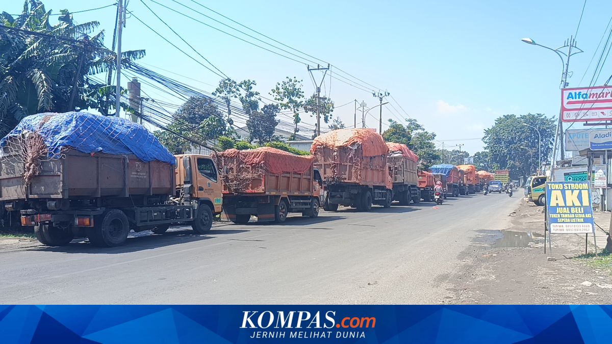 After Bantargebang ITSWM Landslide: Rubbish Truck Queues Snake for Miles, Drivers Wait Dozens of Hours