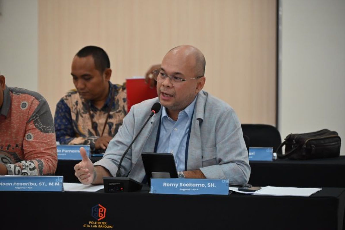 Parliamentary Member Supports Revitalisation of STIA LAN to Develop Technology-Literate Civil Servants