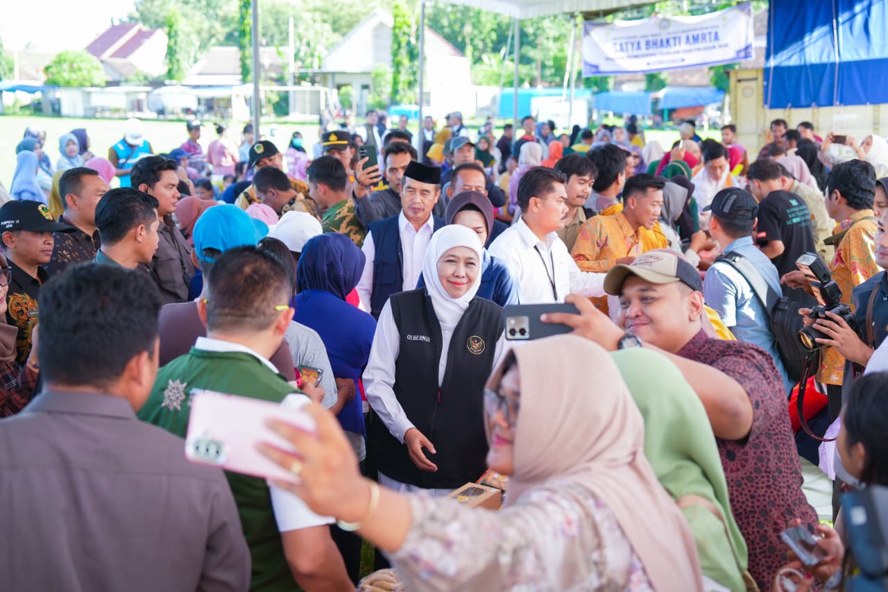 Governor Khofifah Holds 58th Cheap Market in Kaibon Village Field, Madiun, Ensures Price Control and Stock Security