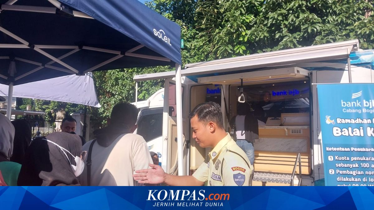 Residents Queue Since Pre-dawn to Exchange New Currency in Bogor