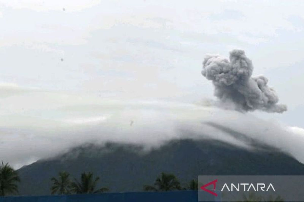 Geological Agency Records 50-Second Eruption Tremors at Mount Ibu in North Maluku