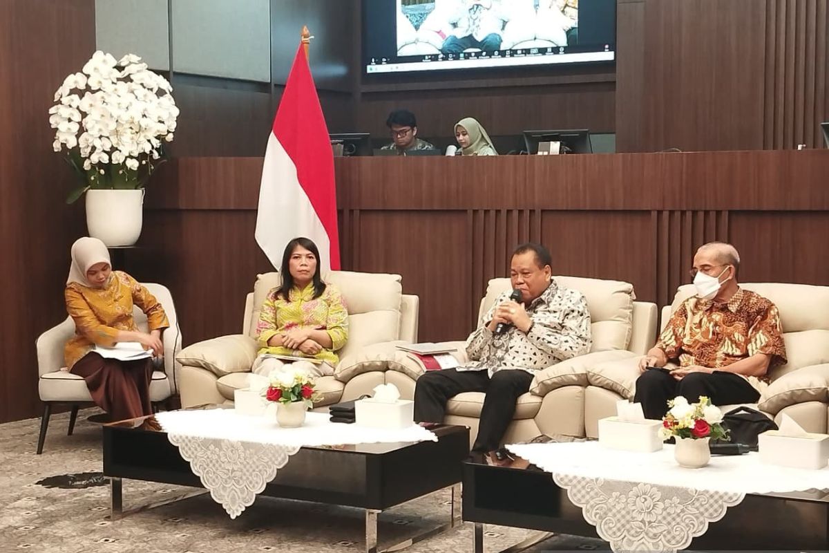 Expert deems omnibus method highly efficient for electoral law revision