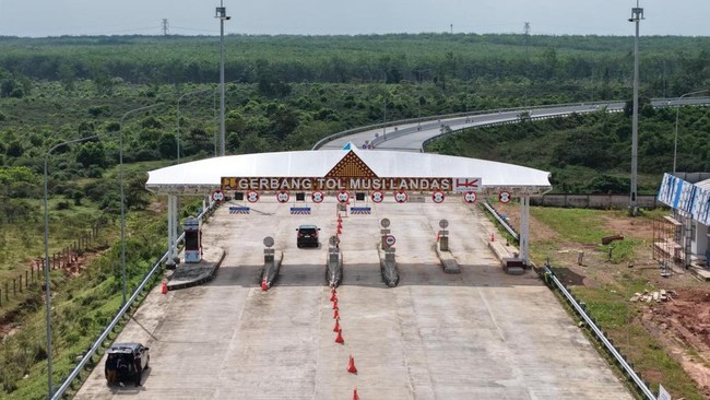Palembang-Banyuasin toll road officially opened free of charge for Eid holiday period