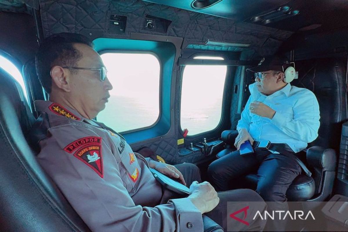 National Police Chief and Minister of Social Affairs Inspect Mudik Readiness at Merak Port via Aerial Survey