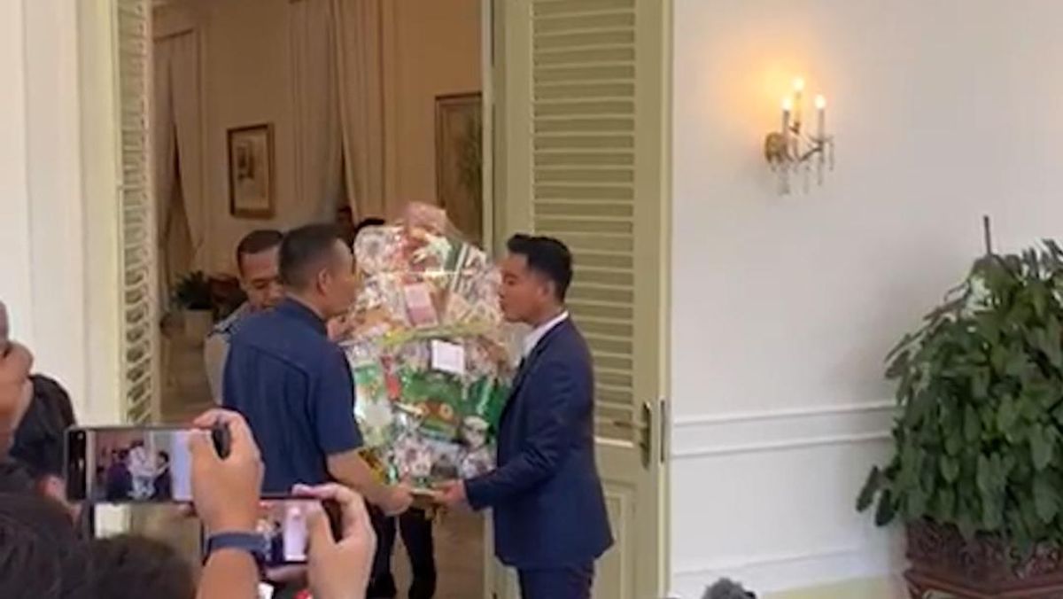 Meeting between Rismon, suspect in Jokowi's diploma case, and Gibran