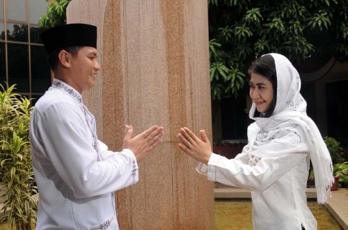 "When Are You Getting Married?" Why Indonesians Love Asking Sensitive Questions at Eid