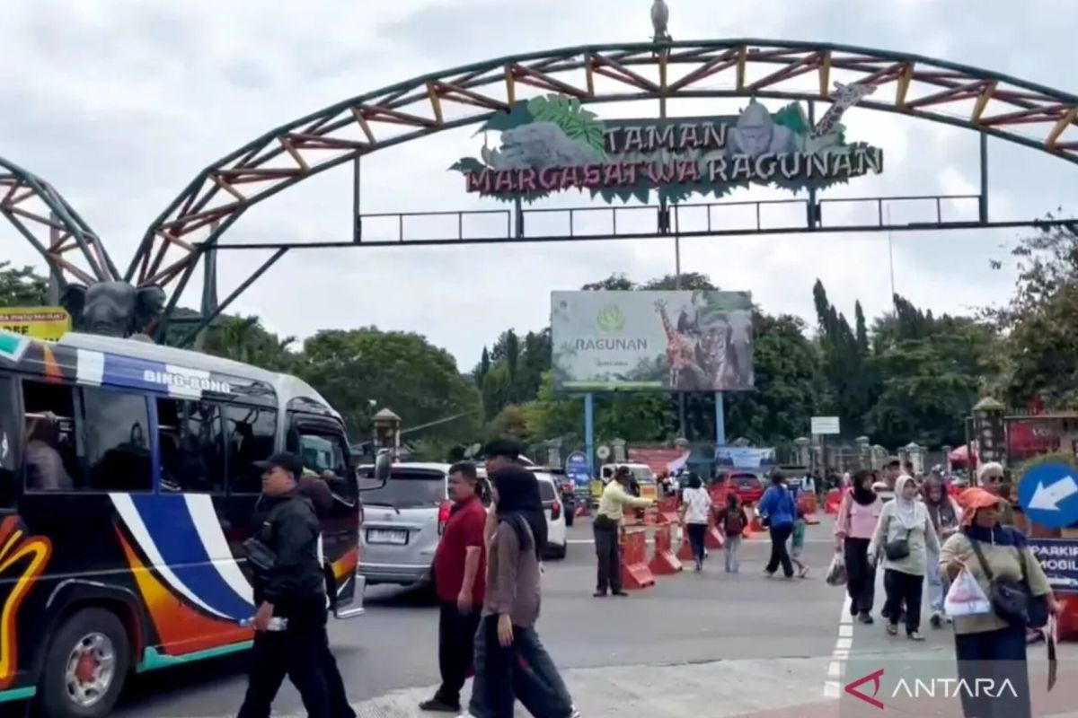 854 Personnel to Secure Ragunan Zoo During Eid Holiday Period