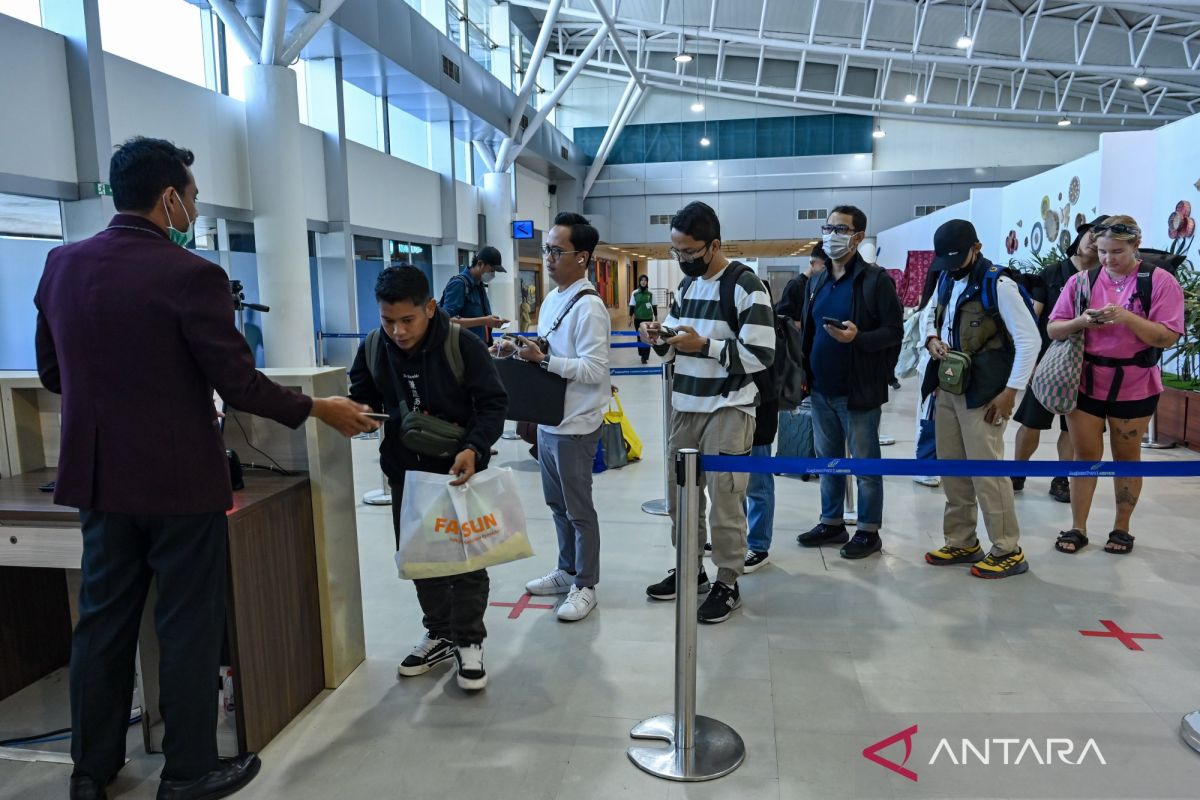 Understanding the Meaning of Remittances Behind the Tradition of Homecoming