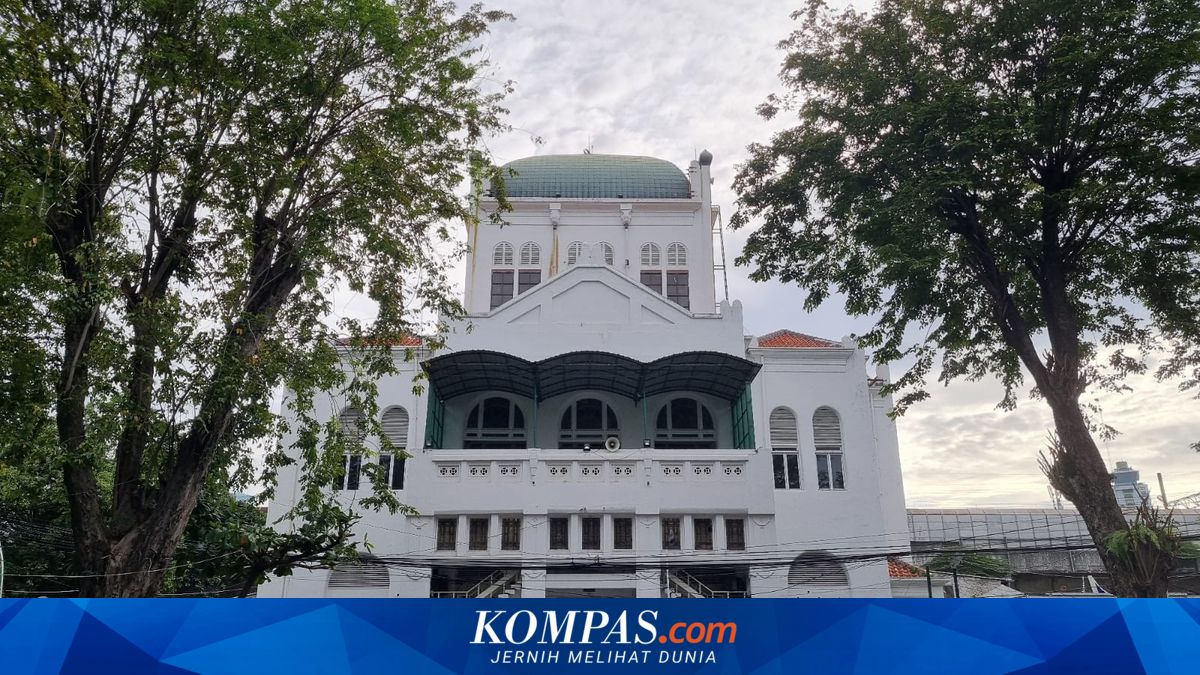 The History of Cut Meutia Mosque: From Dutch Colonial Building to House of Worship
