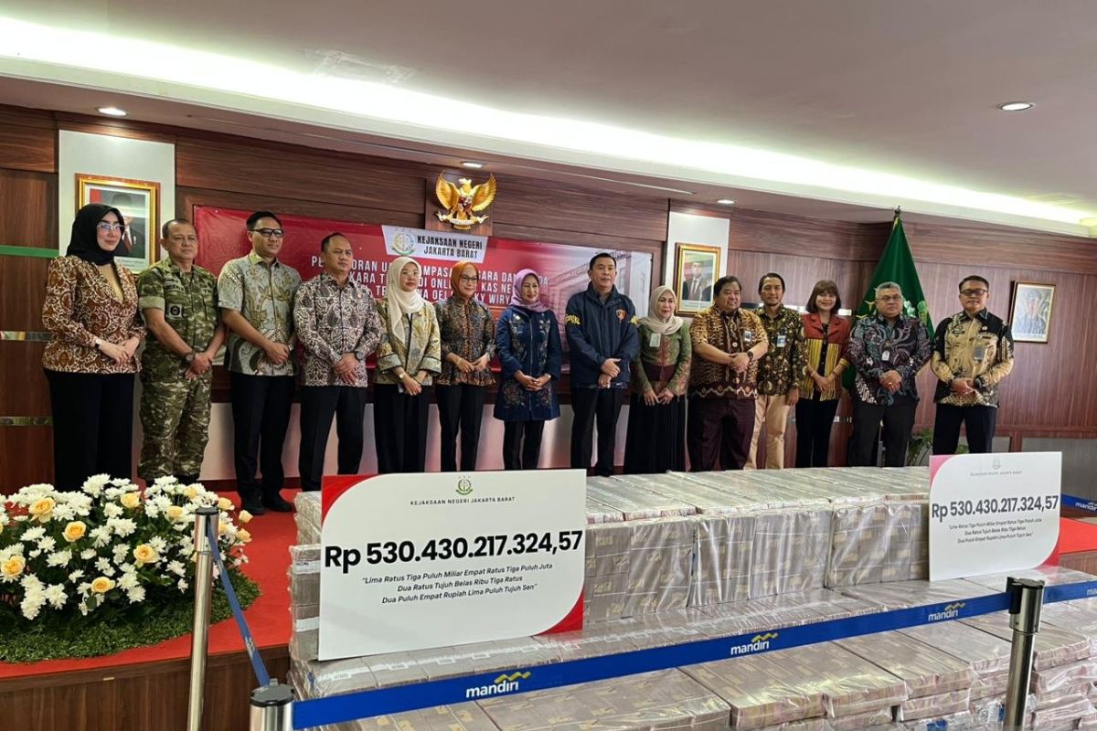 West Jakarta District Attorney's Office Remits 530 Billion Rupiah in Seized Online Gambling Proceeds to State Treasury