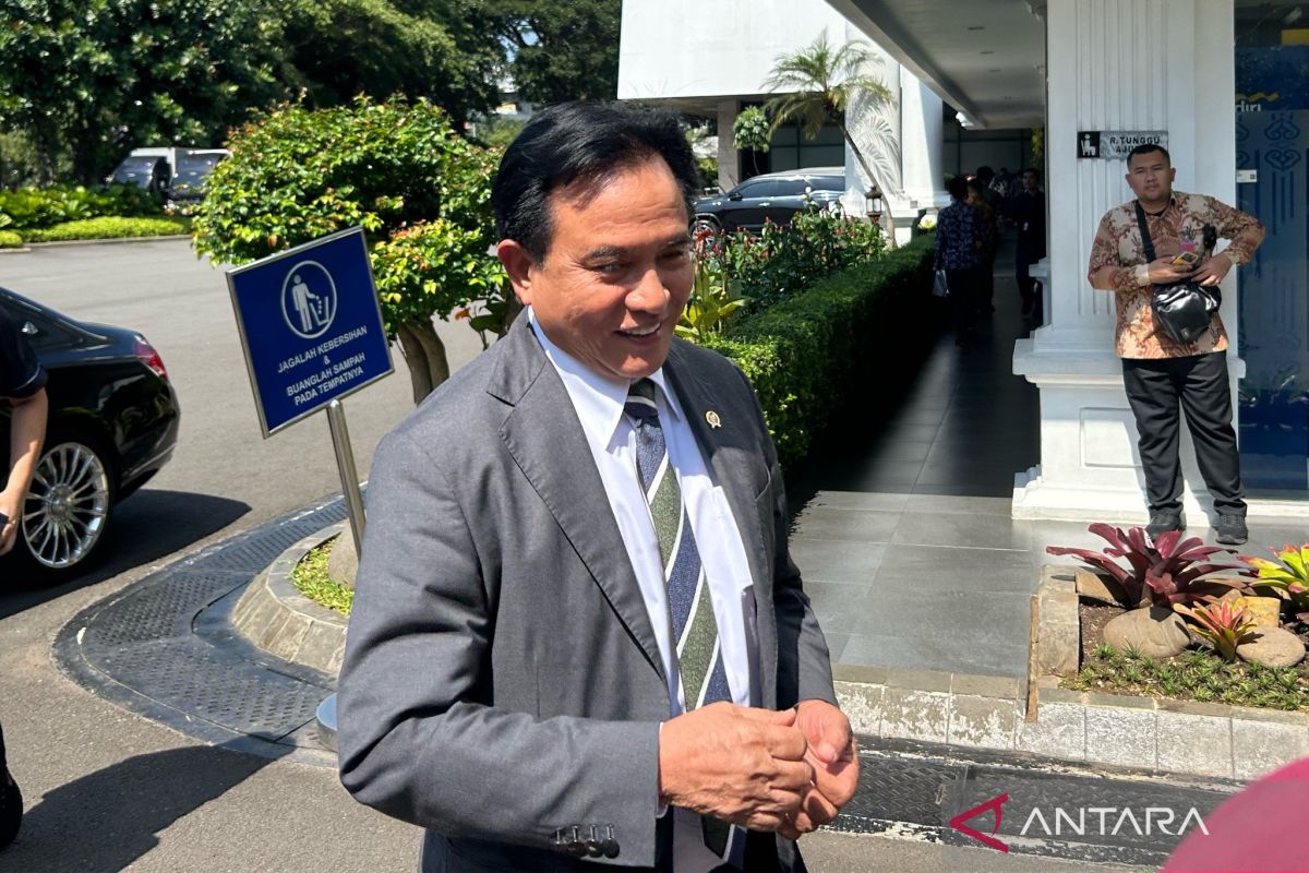 Yusril Arrives at Palace for Zakat Payment and Cabinet Session